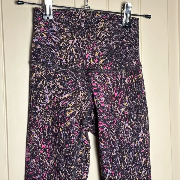 Lululemon Invigorate High-Rise Tight Legging 25” Topography size 0 EUC $128 - Image 3