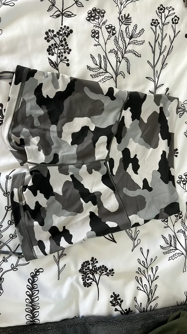 White camo Aerie Biker Shorts - Image 4