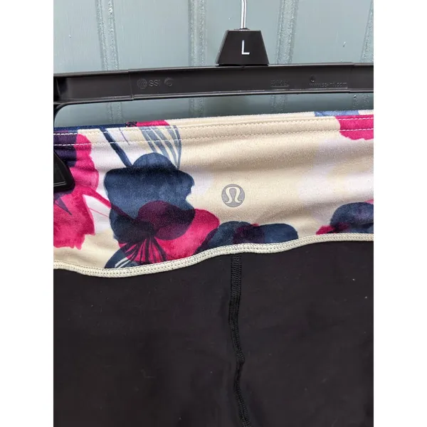 Lululemon Groove Short II‎ Black Floral Waistband Yoga Shorts Size 10 - Image 5