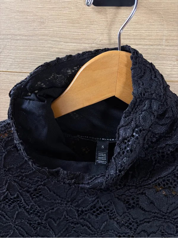 White House | Black Market Black Lace Turtleneck Long-Sleeve Top Small - Image 4