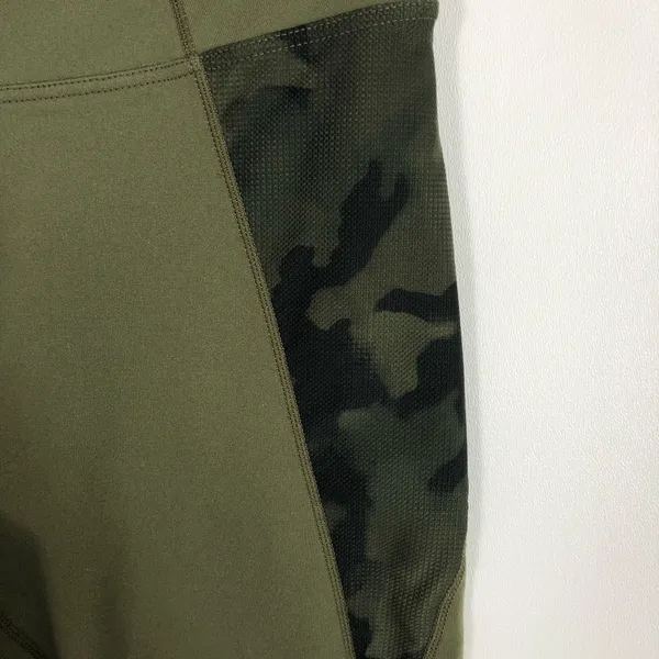 Second skin green‎ camo cropped leggings Green Size M - Image 4