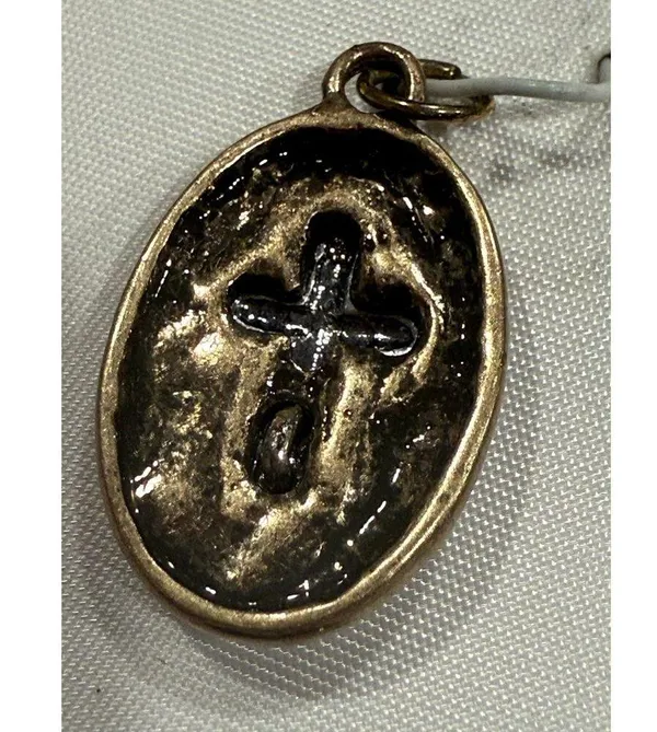 Holy Cross Oval Pendant Necklace NIB Silver Chain Christian Gift Unmarked - Image 3