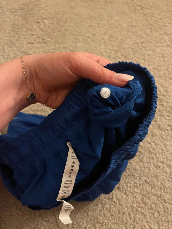 Lululemon Hotty Hot Shorts 2.5" Low-Rise - Image 4