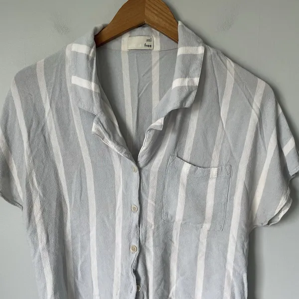 Wilfred Free Button Up Crop Blouse Top Light Blue White Stripes Size Small - Image 5