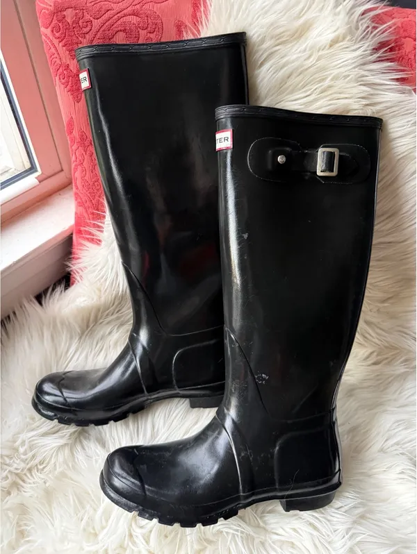 Hunter Black Tall Rain Boots with Adjustable Buckle - Image 3