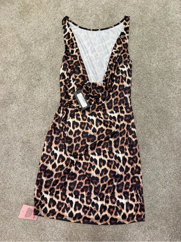 Pretty Little Thing Leopard Print Bodycon Dress - Image 2