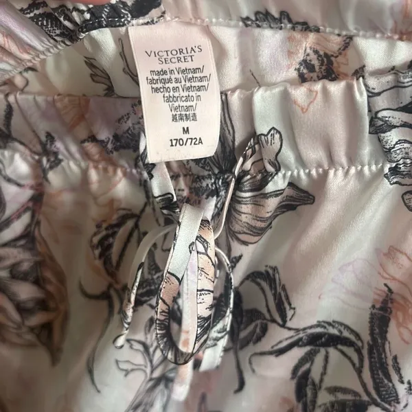 ✨Victoria Secret Woman's Sz M Pajamas 2 Pieces Set✨ - Image 13
