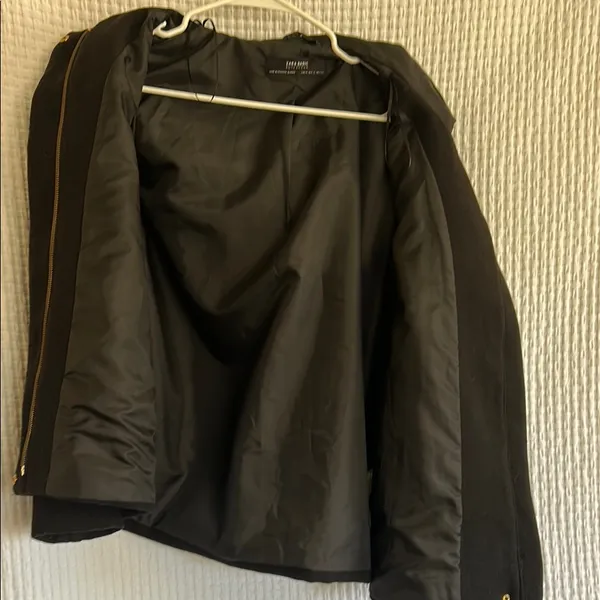 Zara Women's Black Utility Jacket with Gold Accents - Image 11