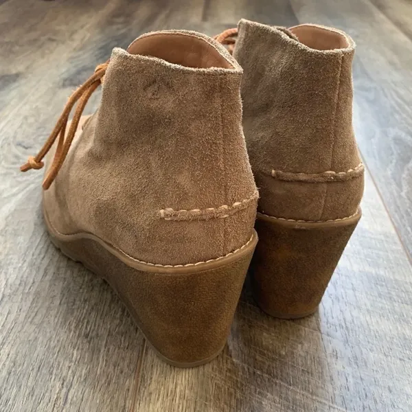 Sperry Celeste Prow Tan Taupe Wedge Heel Booties Size 10 - Image 2