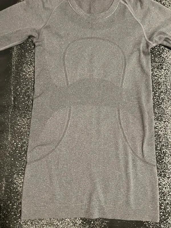 Womens sz4 lululemon Swiftly Tech Long Sleeve crew neck shirt-gray. - Image 5