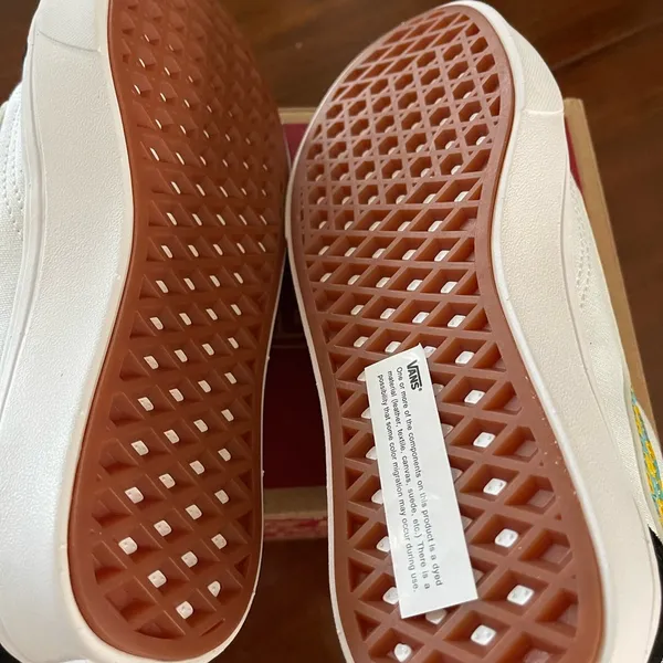 New vans women shoes size 5.5 - Image 3