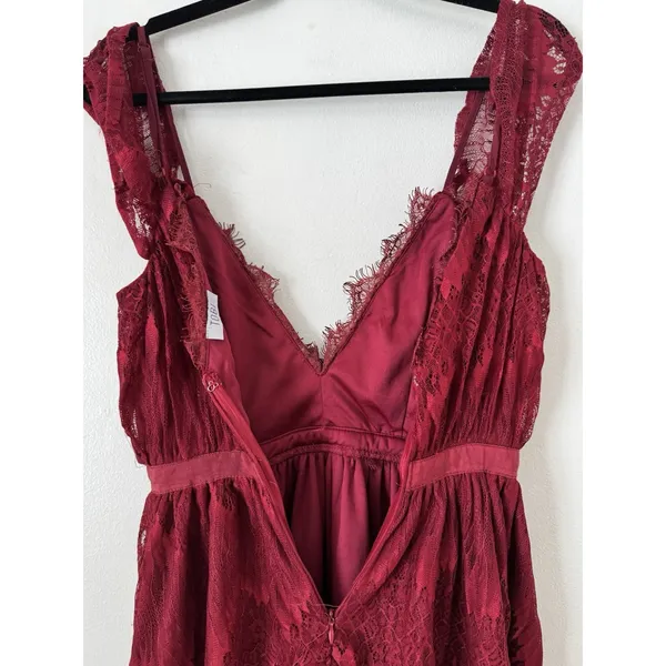 TOBI Burgundy Red Lace Sexy V Neck Mini Dress Size Small - Image 8