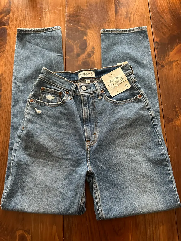 Abercrombie The 90’s Slim Straight Ultra High Rise Jeans - Image 12