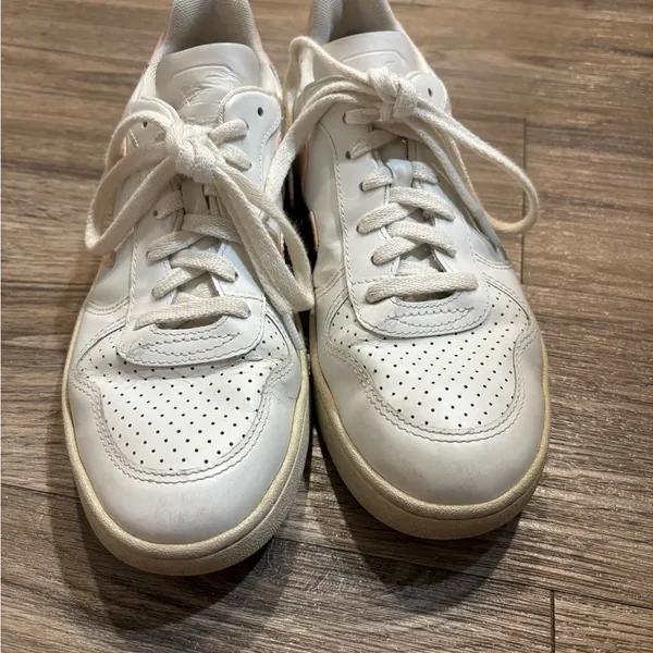 Veja Women's White and Pink Casual Sneakers - Image 2