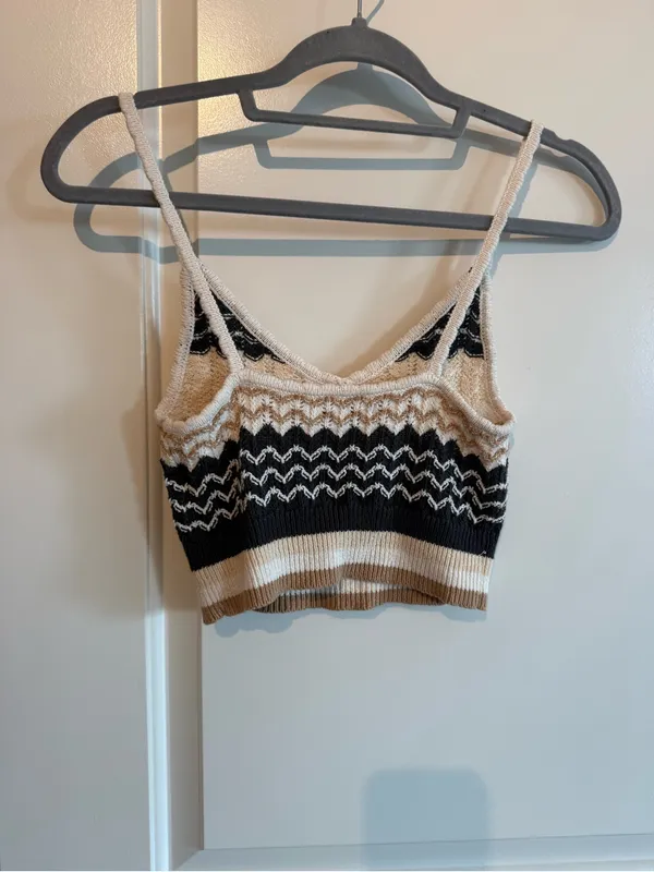American Eagle Neutral Chevron Knit Cropped Tank Size Small - Image 4