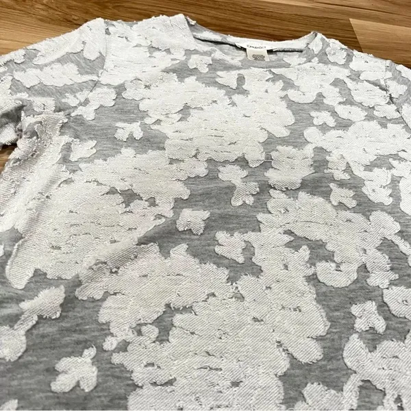 Urban Romantics Grey and White Lace Top Women’s Small - Image 3