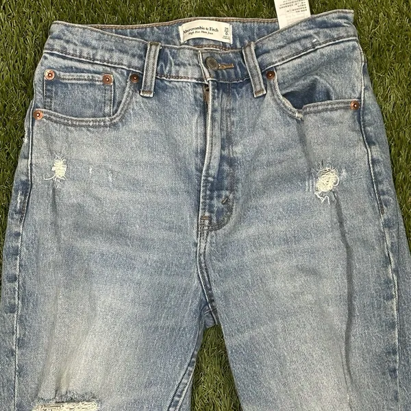 Abercrombie & Fitch High Rise Mom Jean Women's Size‎ 25 Blue Distressed - Image 3