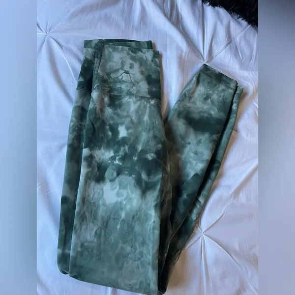 Lululemon diamond dye leggings - Image 10