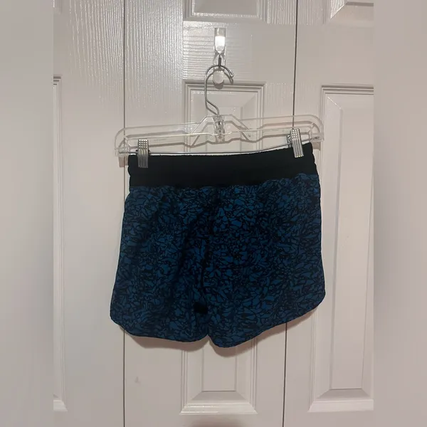 Lululemon Hotty Hot Short 2.5" Mini Park Lace Multi Black Athletic Size 4 - Image 3