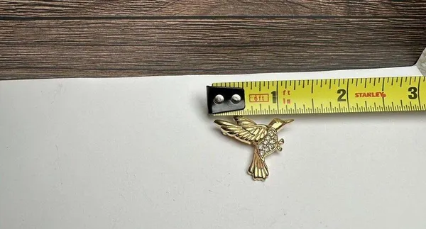 Trifari Rhinestone Hummingbird Bird Gold Tone Small Brooch Pin Signed - Image 5