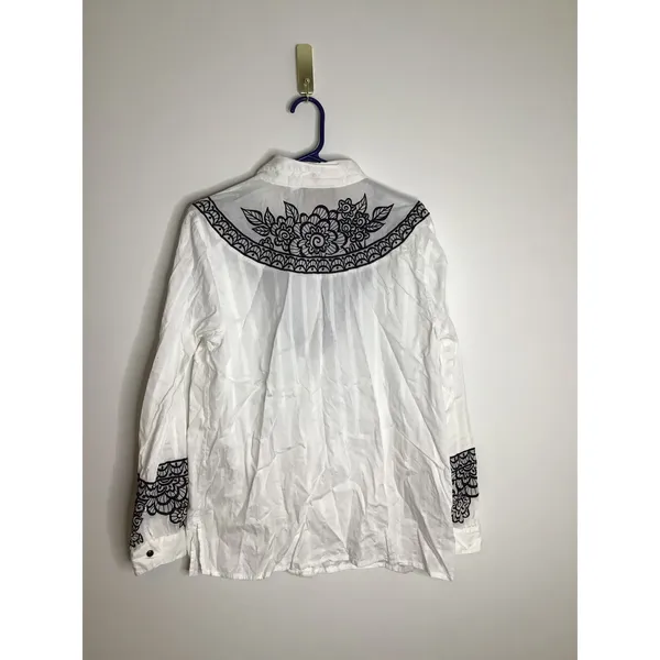 Bob Mackie Button Down Shirt Womens L White Excellent Floral Embroidery Western - Image 4