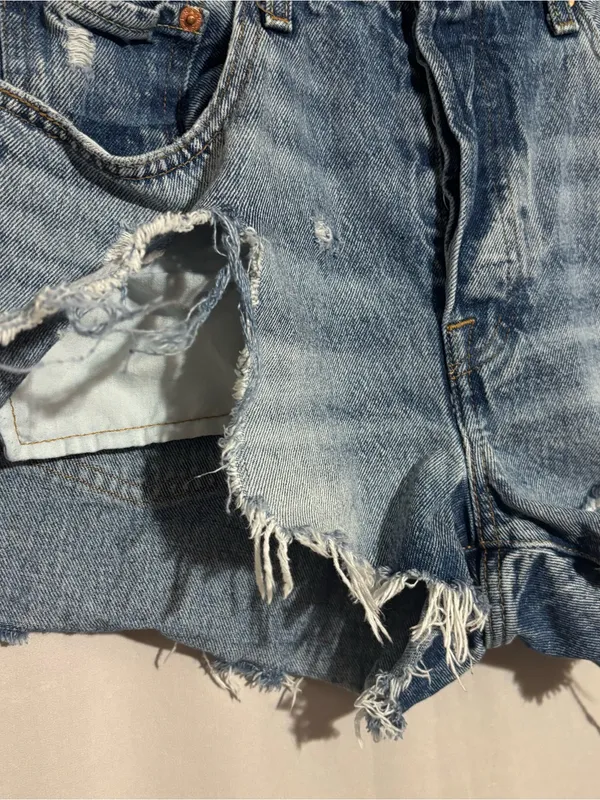 LEVI’S 501 size 30 button fly cut-off women’s shorts - Image 2