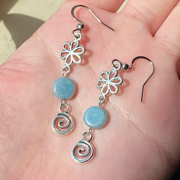 Handmade retro vintage fairy boho funky hippie style spiral flower dangle earrings🌀🌱 - Image 3