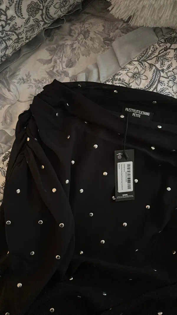Pretty Little Thing Black Sleeveless Top - Image 3