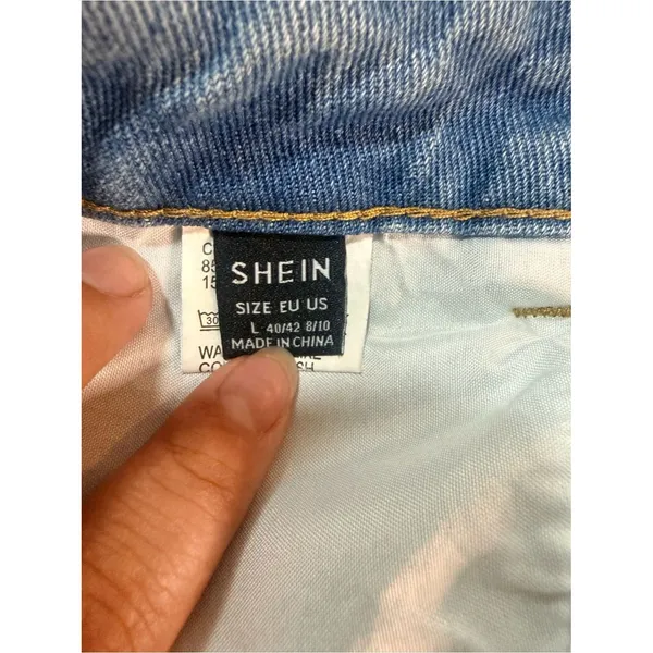 SHEIN Light Blue Boyfriend Jeans with Abstract Line-Face Print - Image 7