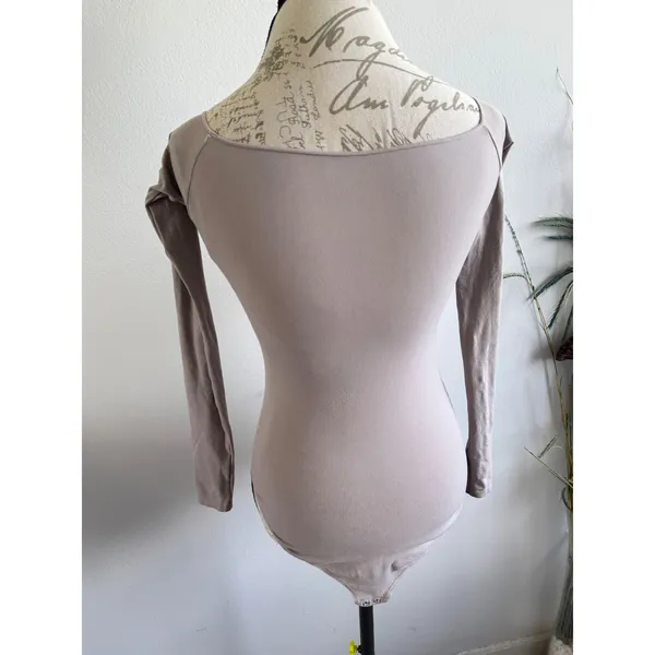 SKIMS Essential Long Sleeve Scoop Neck Bodysuit Taupe Brown Small‎ - Image 2