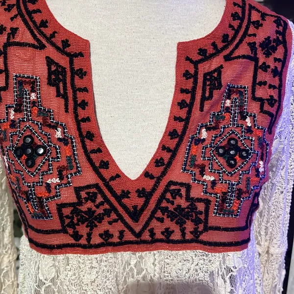 Free People Cream Lace Top with burnt orange Embroidery size small - Image 2