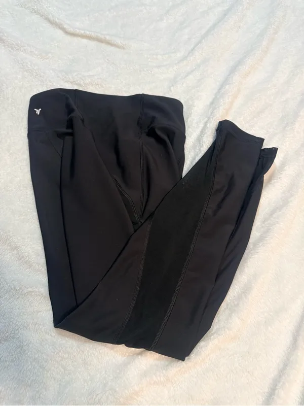 Old Navy Black High-Waist Active Leggings - Image 5