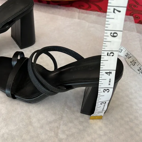 Black square toe heels size 7 - Image 3