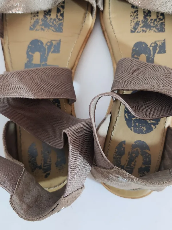 Sorel Ella Brown and Gold Slip On Sandals Leather and Elastic Straps Size 9.5 - Image 6