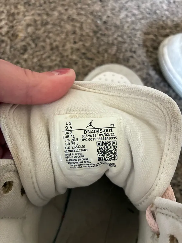 Air Jordan Mid 1 - Image 4