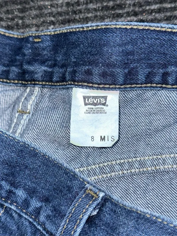 Vintage Y2K Levi's Denim Shorts Dark Wash Women’s 8 / 28 Jorts Cotton 5” Inseam - Image 4