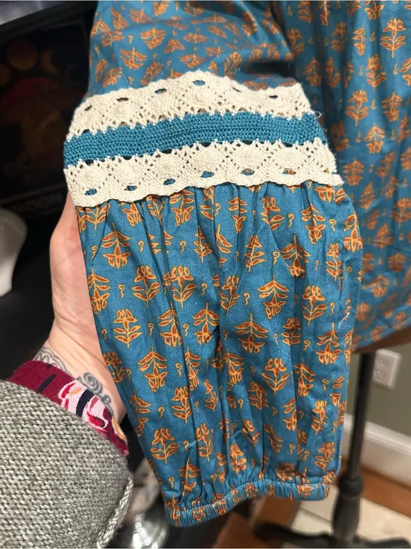 Luna Moon Floral Boho Peasant Crop Top – Size Medium – NWT - Image 4
