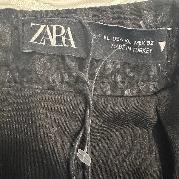 Zara Size-XL Mini Skirt Black Jacquard Puffy Layer‎ - Image 3