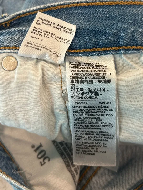 Women’s Levi Strauss Jean Button Front Shorts Size 27 - Image 4