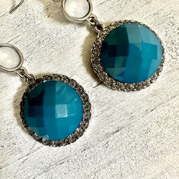 Blue rhinestone silver tone drop earrings - Image 7