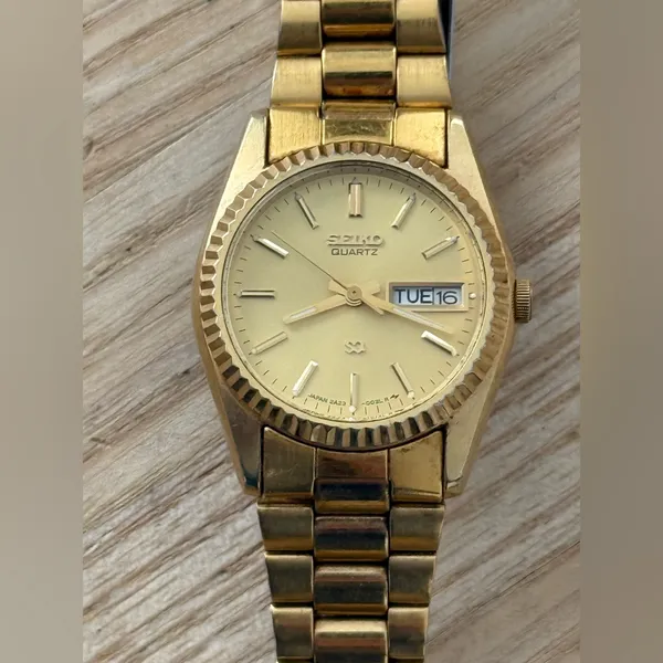 Seiko SQ Presidential Gold Plated Ladies Watch Gold Dial Hands Markers Day Date - Image 2