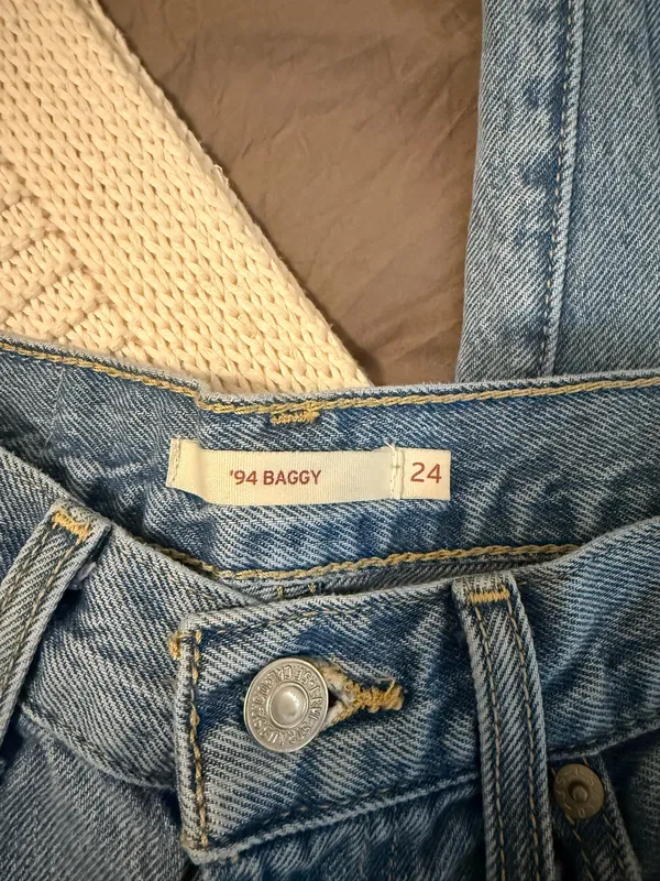 Levi’s Baggy Jeans - Image 3