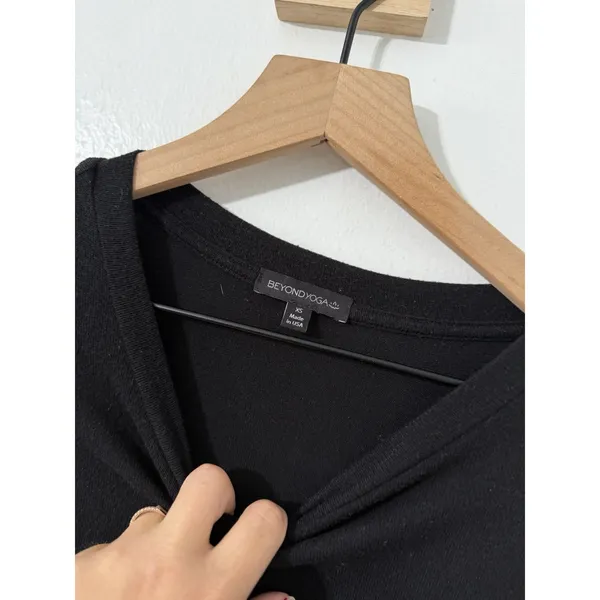 Beyond Yoga Women’s Black Solid Knit Crew Neck Pullover Sweater Long Sleeve XS - Image 2