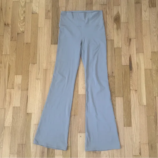 🌲Fabletics PureLuxe High Waisted Flare Yoga Leggings Lululemon Align Inspo M - Image 3
