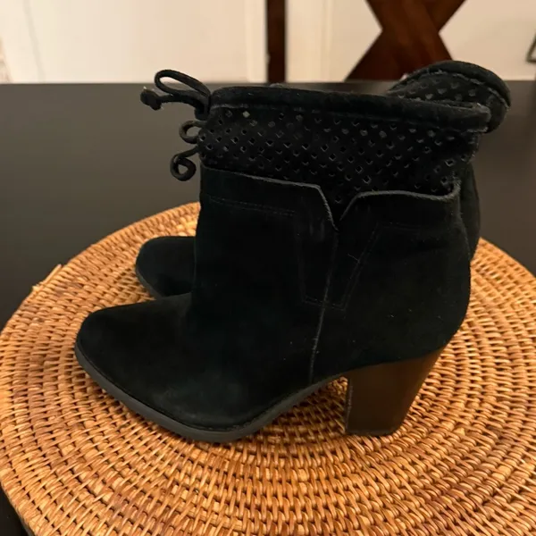 Crown Vintage Black Suede Ankle‎ Booties Size 7 - Image 9
