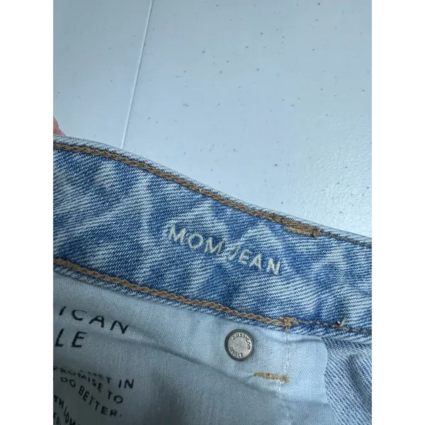 American Eagle Strigid Mom‎ Jeans Womens Sz 14 Short High Waisted Light Wash - Image 7