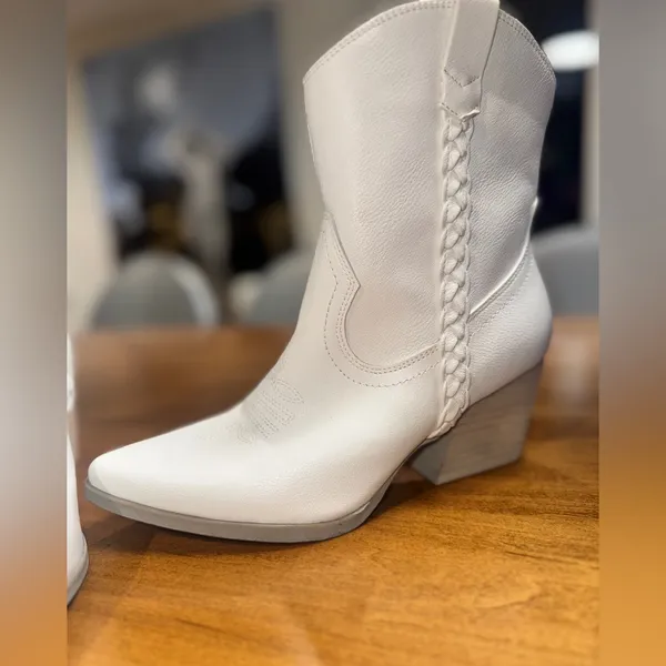 Dolce Vita Koolson White Western Ankle Booties Pointed Toe Leather Stacked heel - Image 12