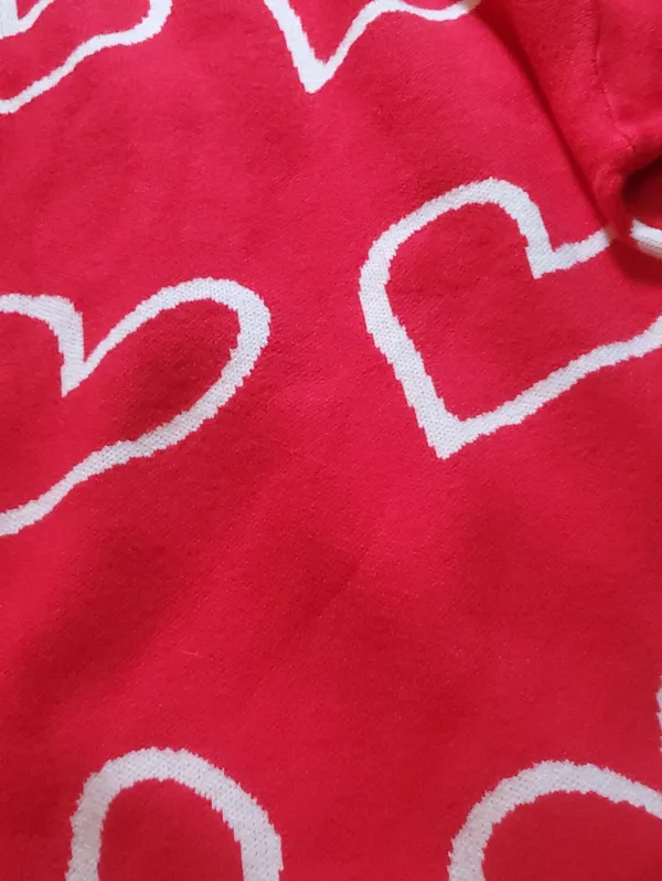 Red Heart Print Sweater Size XL New - Image 3