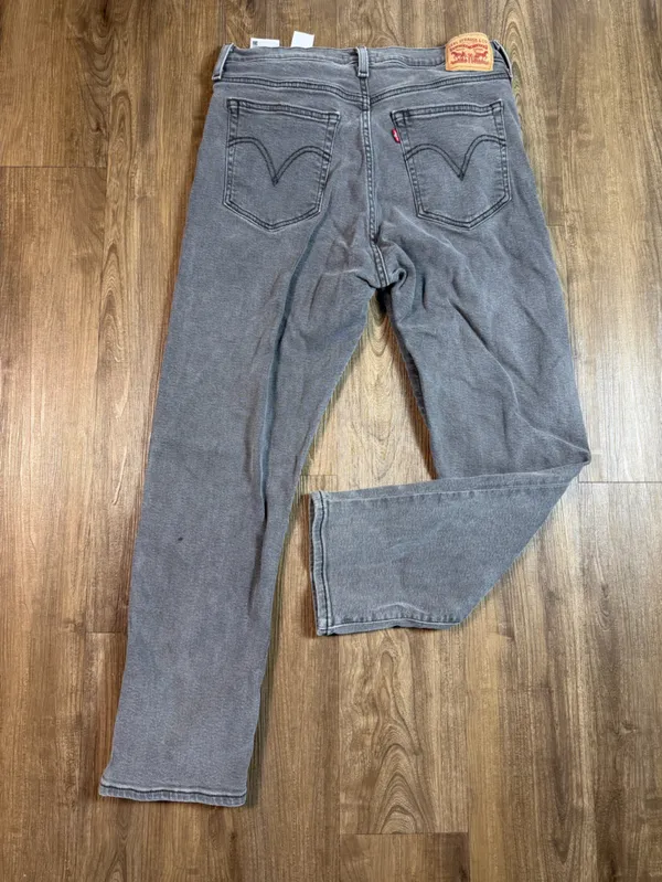 Levi's High-Rise Straight Jeans in Light Blue-Gray Wash - Image 10