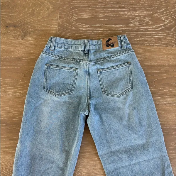 White Fox Jeans Low Rise Straight Leg Size XS Blue - Image 4